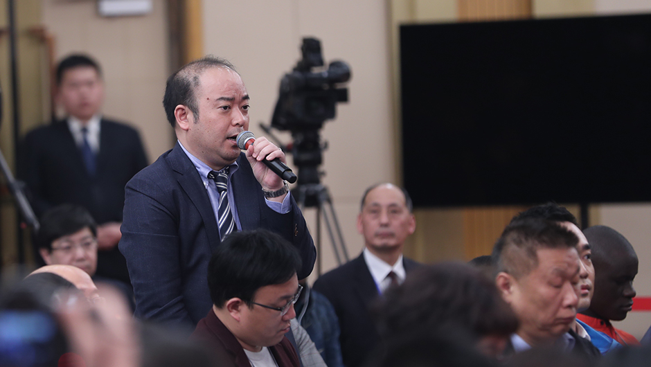 日本經(jīng)濟(jì)新聞?dòng)浾? /></a>
</div>
</div>
<br />
<div   id=