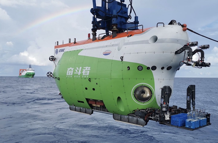 新華社評(píng)論員:加強(qiáng)黨對經(jīng)濟(jì)工作的領(lǐng)導(dǎo)