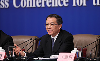 教科文衛委副主任委員吳恒回答記者提問