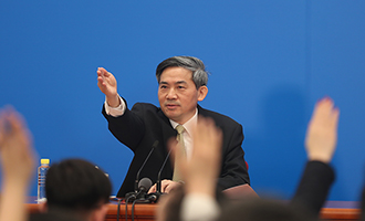 新聞發布會主持人何紹仁