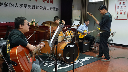 追夢中國人|侯孝輝：左手方向盤，右手麥克風