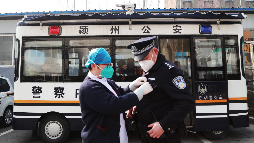 警察魏云龍：咫尺之間，各自奮戰