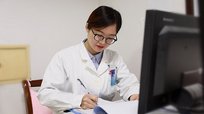 有才！這位女醫(yī)生自創(chuàng)說唱視頻，讓科普更&ldquo;接地氣&rdquo;