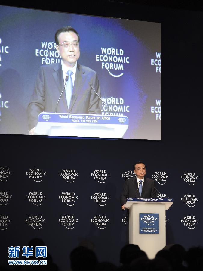 5月8日,中國國務院總理李克強在阿布賈出席第24屆世界經濟論壇非洲峰會全會,發表題為《共同推動非洲發展邁上新臺階》的特別致辭。新華社記者 李學仁 攝 5月8日,中國國務院總理李克強在阿布賈出席第24屆世界經濟論壇非洲峰會全會,發表題為《共同推動非洲發展邁上新臺階》的特別致辭。新華社記者 李學仁 攝