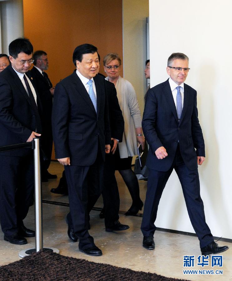 6月13日,中共中央政治局常委、中央書記處書記劉云山在赫爾辛基與赫爾辛基市長帕尤寧共同出席中芬有關文化藝術合作及交流活動的諒解備忘錄簽字儀式。新華社記者饒愛民攝 6月13日,中共中央政治局常委、中央書記處書記劉云山在赫爾辛基與赫爾辛基市長帕尤寧共同出席中芬有關文化藝術合作及交流活動的諒解備忘錄簽字儀式。新華社記者饒愛民攝