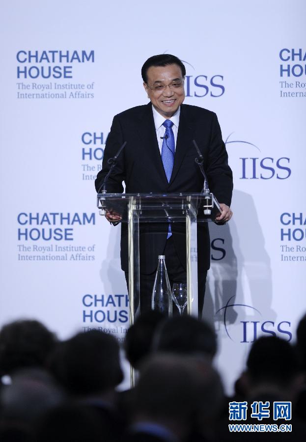 6月18日,國務(wù)院總理李克強(qiáng)在倫敦金融城市長官邸面向英國皇家國際問題研究所和國際戰(zhàn)略研究所兩大智庫發(fā)表題為《共建包容發(fā)展的美好世界》的演講。新華社記者 張鐸 攝 6月18日,國務(wù)院總理李克強(qiáng)在倫敦金融城市長官邸面向英國皇家國際問題研究所和國際戰(zhàn)略研究所兩大智庫發(fā)表題為《共建包容發(fā)展的美好世界》的演講。新華社記者 張鐸 攝