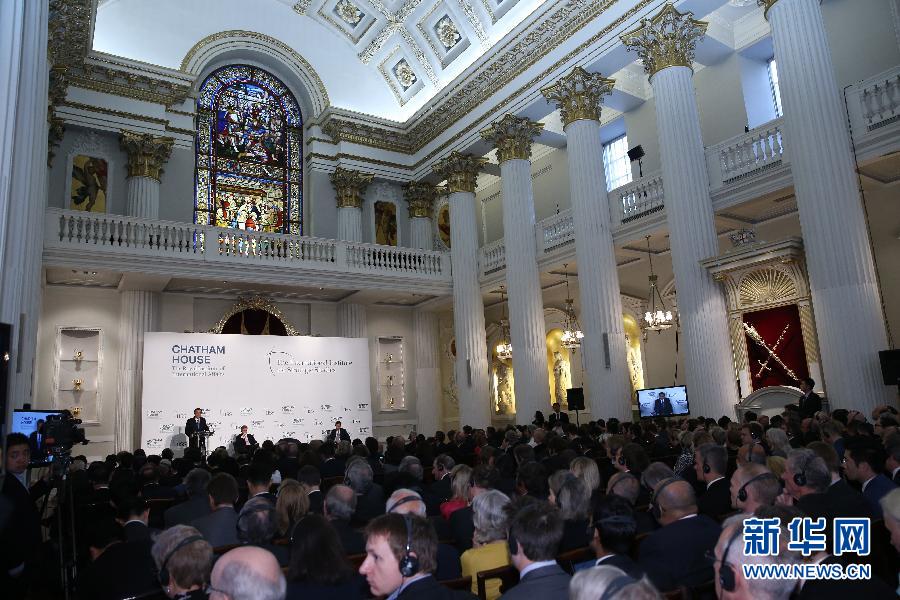 6月18日,國務(wù)院總理李克強(qiáng)在倫敦金融城市長官邸面向英國皇家國際問題研究所和國際戰(zhàn)略研究所兩大智庫發(fā)表題為《共建包容發(fā)展的美好世界》的演講。新華社記者 龐興雷 攝 6月18日,國務(wù)院總理李克強(qiáng)在倫敦金融城市長官邸面向英國皇家國際問題研究所和國際戰(zhàn)略研究所兩大智庫發(fā)表題為《共建包容發(fā)展的美好世界》的演講。新華社記者 龐興雷 攝