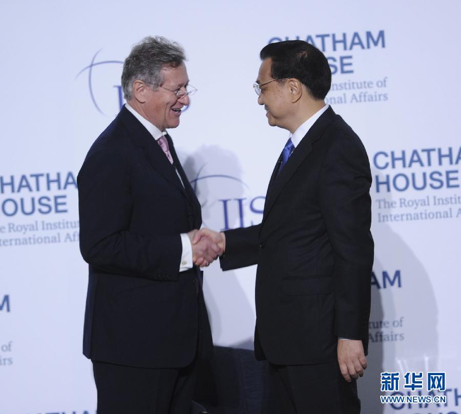 6月18日,國務(wù)院總理李克強(qiáng)在倫敦金融城市長官邸面向英國皇家國際問題研究所和國際戰(zhàn)略研究所兩大智庫發(fā)表題為《共建包容發(fā)展的美好世界》的演講。新華社記者 張鐸 攝 6月18日,國務(wù)院總理李克強(qiáng)在倫敦金融城市長官邸面向英國皇家國際問題研究所和國際戰(zhàn)略研究所兩大智庫發(fā)表題為《共建包容發(fā)展的美好世界》的演講。新華社記者 張鐸 攝