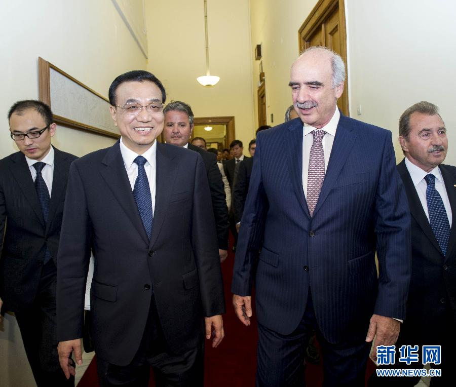 6月19日,國務(wù)院總理李克強(qiáng)在希臘議會大廈會見希臘議長米馬拉基斯。新華社記者 王曄 攝 6月19日,國務(wù)院總理李克強(qiáng)在希臘議會大廈會見希臘議長米馬拉基斯。新華社記者 王曄 攝