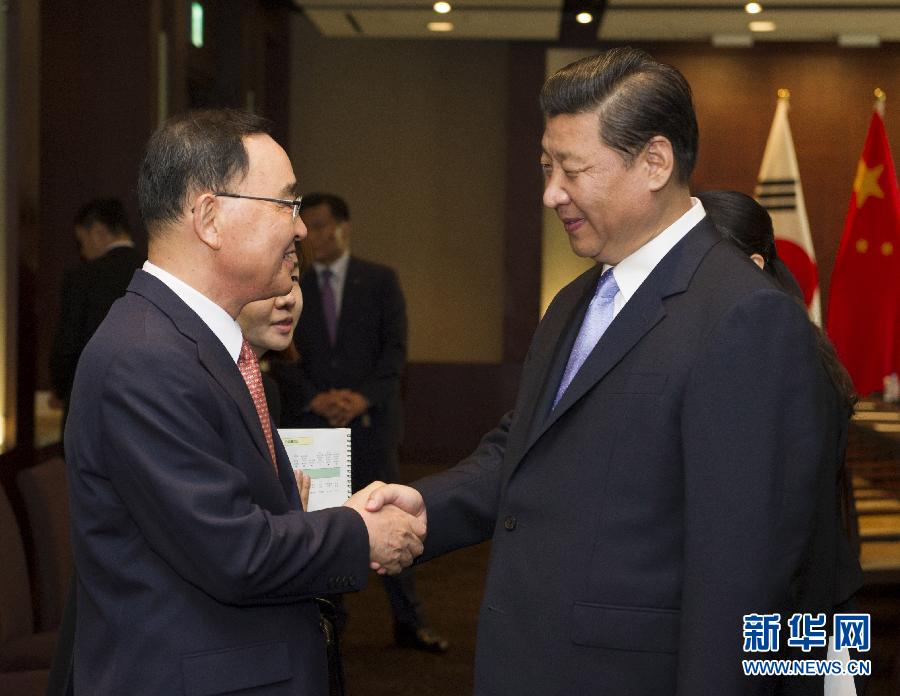 7月4日,國家主席習近平在首爾會見韓國總理鄭烘原。 新華社記者謝環馳攝 7月4日,國家主席習近平在首爾會見韓國總理鄭烘原。 新華社記者謝環馳攝