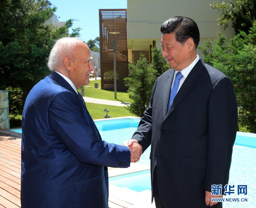 7月13日，中國國家主席習近平在希臘羅德島會見希臘總統帕普利亞斯。 新華社記者 蘭紅光 攝
