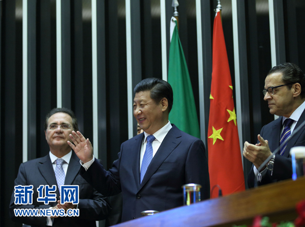 7月16日,國家主席習(xí)近平在巴西國會(huì)發(fā)表《弘揚(yáng)傳統(tǒng)友好共譜合作新篇》的演講。 新華社記者 蘭紅光 攝 7月16日,國家主席習(xí)近平在巴西國會(huì)發(fā)表《弘揚(yáng)傳統(tǒng)友好共譜合作新篇》的演講。 新華社記者 蘭紅光 攝