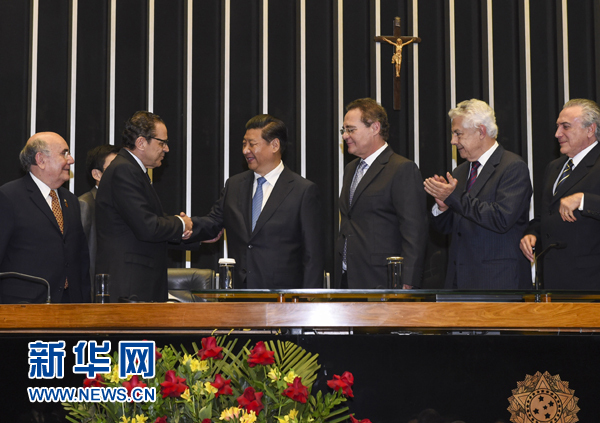 7月16日,國家主席習(xí)近平在巴西國會(huì)發(fā)表《弘揚(yáng)傳統(tǒng)友好共譜合作新篇》的演講。 新華社記者 李學(xué)仁 攝 7月16日,國家主席習(xí)近平在巴西國會(huì)發(fā)表《弘揚(yáng)傳統(tǒng)友好共譜合作新篇》的演講。 新華社記者 李學(xué)仁 攝