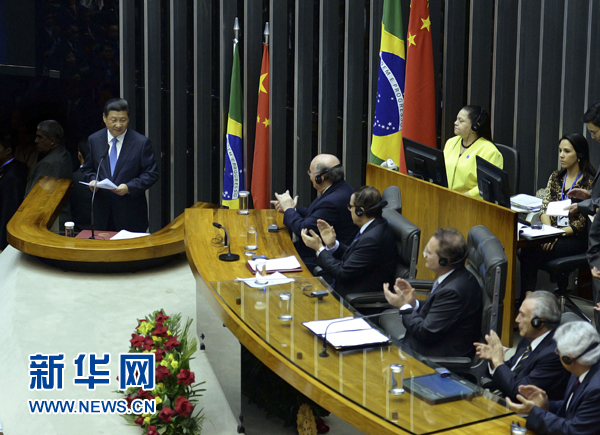 7月16日,國家主席習(xí)近平在巴西國會(huì)發(fā)表《弘揚(yáng)傳統(tǒng)友好共譜合作新篇》的演講。 新華社記者 劉建生 攝 7月16日,國家主席習(xí)近平在巴西國會(huì)發(fā)表《弘揚(yáng)傳統(tǒng)友好共譜合作新篇》的演講。 新華社記者 劉建生 攝
