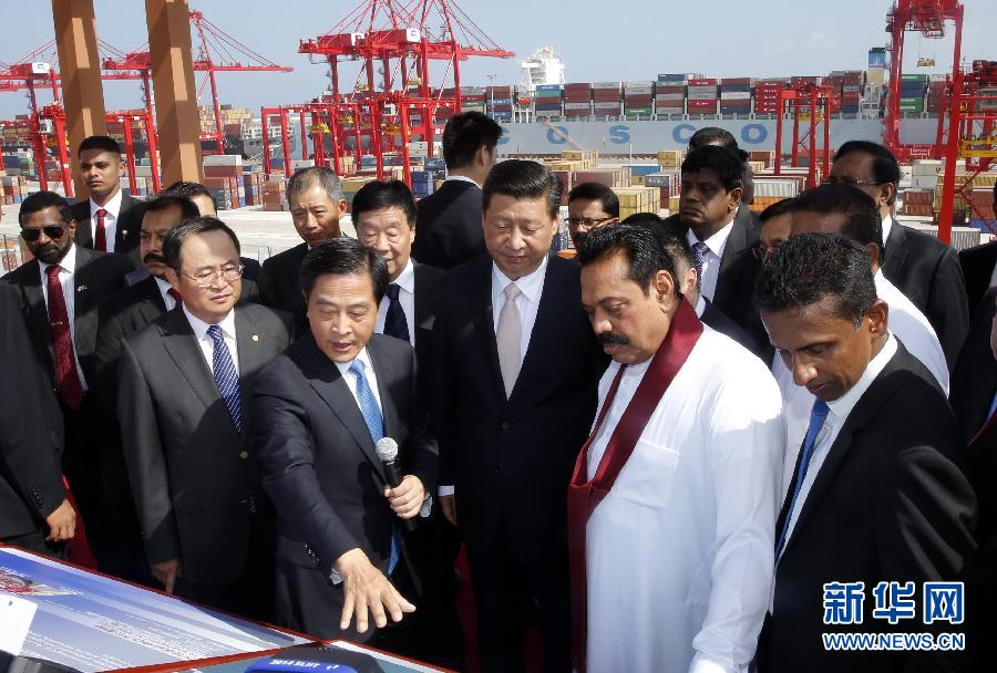 9月17日，國家主席習近平在斯里蘭卡總統拉賈帕克薩陪同下，考察中斯重要合作項目&mdash;&mdash;科倫坡港南集裝箱碼頭。 新華社記者 鞠鵬 攝