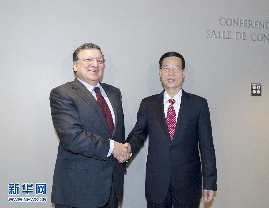 9月23日,正在紐約出席聯(lián)合國氣候峰會的國家主席習(xí)近平特使、國務(wù)院副總理張高麗在紐約聯(lián)合國總部會見歐盟委員會主席巴羅佐。新華社記者 王曄 攝 9月23日,正在紐約出席聯(lián)合國氣候峰會的國家主席習(xí)近平特使、國務(wù)院副總理張高麗在紐約聯(lián)合國總部會見歐盟委員會主席巴羅佐。新華社記者 王曄 攝