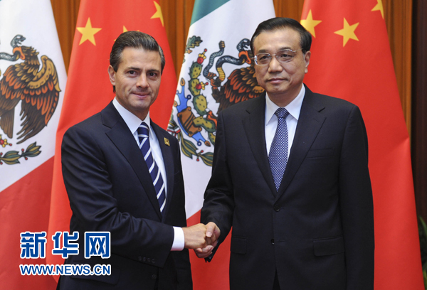 11月11日,國務院總理李克強在北京人民大會堂會見來華進行國事訪問并出席亞太經合組織第二十二次領導人非正式會議的墨西哥總統培尼亞。新華社記者張鐸 攝 11月11日,國務院總理李克強在北京人民大會堂會見來華進行國事訪問并出席亞太經合組織第二十二次領導人非正式會議的墨西哥總統培尼亞。新華社記者張鐸 攝