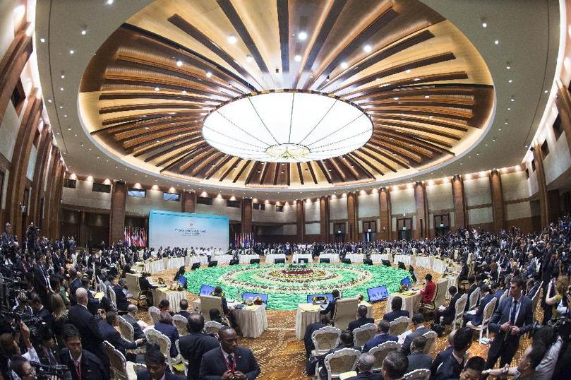 11月13日,中國國務院總理李克強在緬甸內(nèi)比都出席第九屆東亞峰會。 新華社記者 王曄 攝 11月13日,中國國務院總理李克強在緬甸內(nèi)比都出席第九屆東亞峰會。 新華社記者 王曄 攝