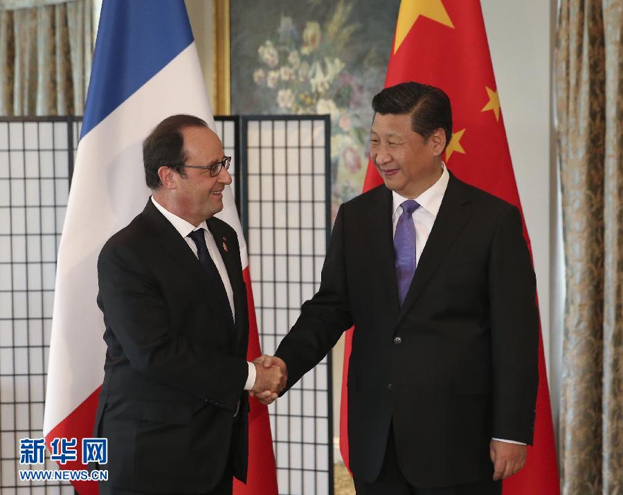 11月16日,國家主席習(xí)近平在澳大利亞布里斯班會見法國總統(tǒng)奧朗德。 新華社記者丁林?jǐn)z 11月16日,國家主席習(xí)近平在澳大利亞布里斯班會見法國總統(tǒng)奧朗德。 新華社記者丁林?jǐn)z