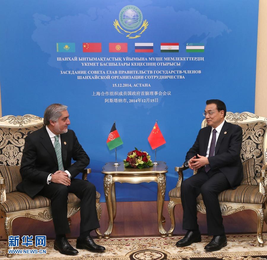 12月15日,中國國務院總理李克強在阿斯塔納會見阿富汗首席執行官阿卜杜拉。 新華社記者 龐興雷 攝 12月15日,中國國務院總理李克強在阿斯塔納會見阿富汗首席執行官阿卜杜拉。 新華社記者 龐興雷 攝