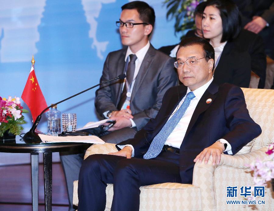 12月20日,中國國務院總理李克強在曼谷出席大湄公河次區(qū)域經(jīng)濟合作領導人第五次會議。 新華社記者 龐興雷 攝 12月20日,中國國務院總理李克強在曼谷出席大湄公河次區(qū)域經(jīng)濟合作領導人第五次會議。 新華社記者 龐興雷 攝