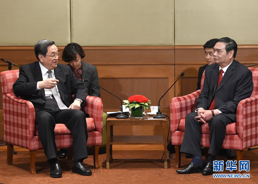 12月25日至27日，中共中央政治局常委、全國政協主席俞正聲對越南進行正式訪問。這是12月25日，俞正聲在河內會見越共中央書記處常務書記黎鴻英。 新華社記者劉建生攝