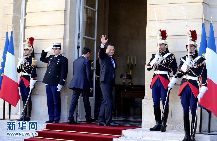 6月30日，中國國務院總理李克強在巴黎總理府同法國總理瓦爾斯舉行會談。 新華社記者 馬占成 攝