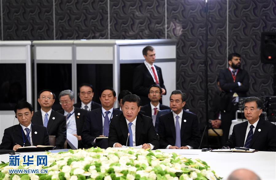  11月15日，金磚國(guó)家領(lǐng)導(dǎo)人非正式會(huì)晤在土耳其安塔利亞舉行，中國(guó)國(guó)家主席習(xí)近平、俄羅斯總統(tǒng)普京、印度總理莫迪、南非總統(tǒng)祖馬、巴西總統(tǒng)羅塞夫出席。習(xí)近平在會(huì)上發(fā)表題為《開拓機(jī)遇應(yīng)對(duì)挑戰(zhàn)》的重要講話。 新華社記者 饒愛民 攝 