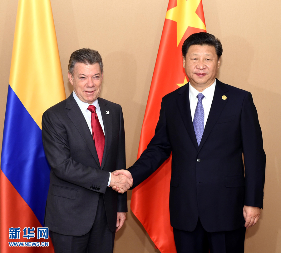 11月18日，國家主席習近平在菲律賓馬尼拉會見哥倫比亞總統桑托斯。 新華社記者 饒愛民 攝