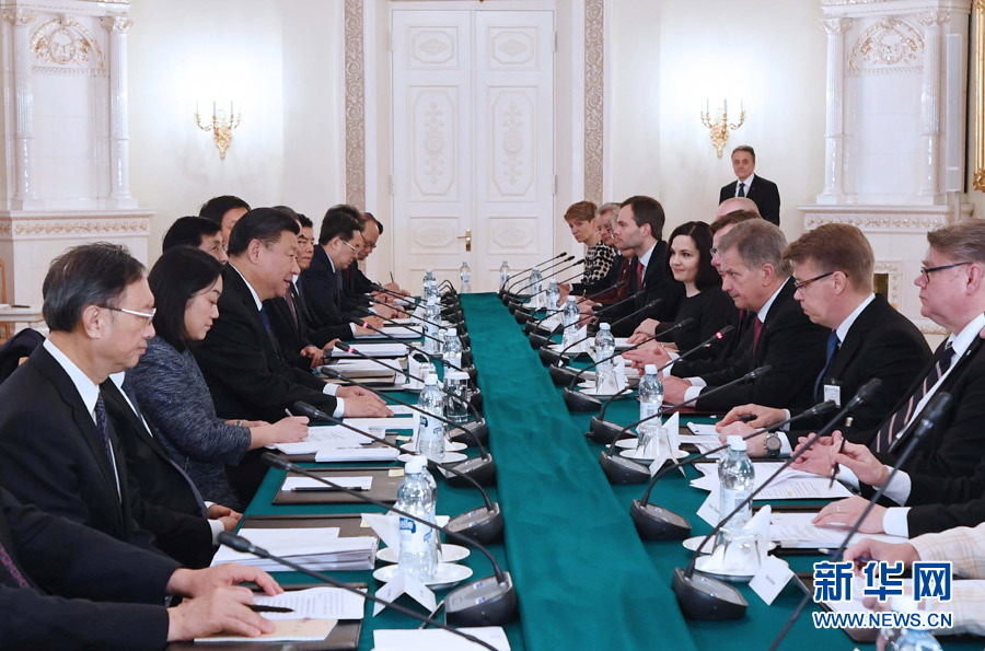 4月5日，國(guó)家主席習(xí)近平在赫爾辛基同芬蘭總統(tǒng)尼尼斯托舉行會(huì)談。 新華社記者 饒愛(ài)民 攝