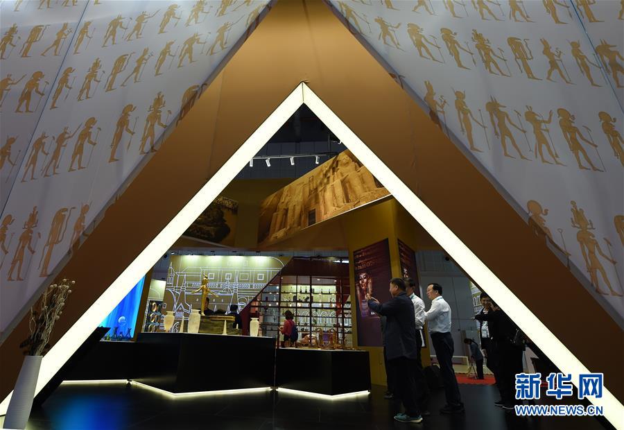 (新華全媒頭條·圖文互動)(4)人間正道 浩蕩前行——習(xí)近平主席出席首屆中國國際進(jìn)口博覽會紀(jì)實