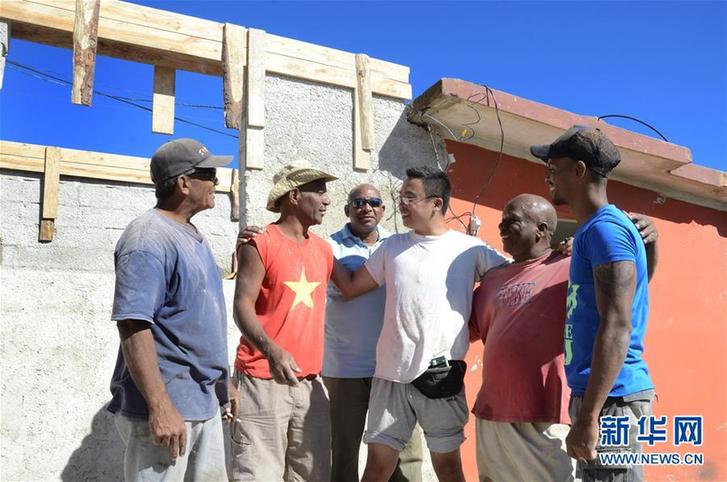 （國際&middot;圖文互動）（1）哈瓦那龍卷風災區來了個&ldquo;中國人&rdquo;