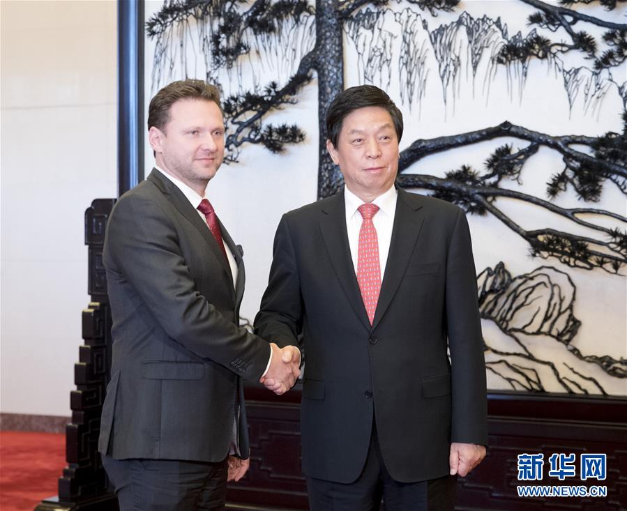 (時(shí)政)栗戰(zhàn)書會(huì)見捷克眾議院主席馮德拉切克