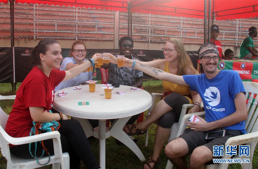 (國際·圖文互動)(4)通訊:中國啤酒節走進非洲海濱城市