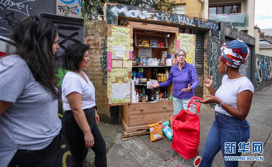 (全球抗疫進(jìn)行時(shí)·圖文互動(dòng))(1)疫情下伸出的溫暖援手——澳大利亞悉尼市新鎮(zhèn)社區(qū)自助箱的故事