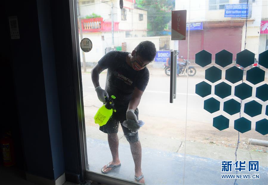 (國(guó)際疫情·XHDW)(1)印度新冠確診病例超25萬 開始分階段放松管控