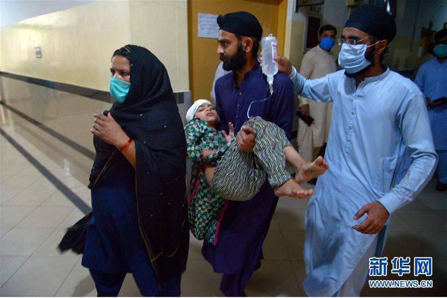 (國際)(5)巴基斯坦客運列車和巴士相撞事故致19人死亡