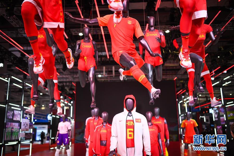 （第三屆進(jìn)博會&middot;新華視界）（2）觀展體驗(yàn)：多彩&middot;絢爛&middot;未來感