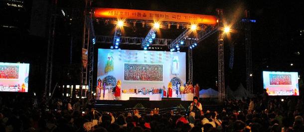 韓國為“歲月”號(hào)客輪遇難者祈福